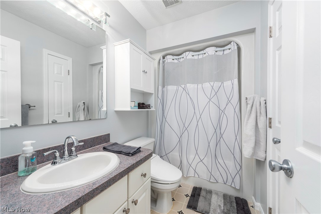 454 Golden Russett Boulevard Amherst OH 44001