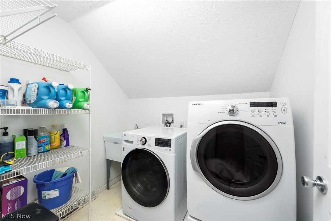 454 Golden Russett Boulevard Amherst OH 44001