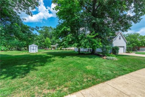 454 Golden Russett Boulevard Amherst OH 44001
