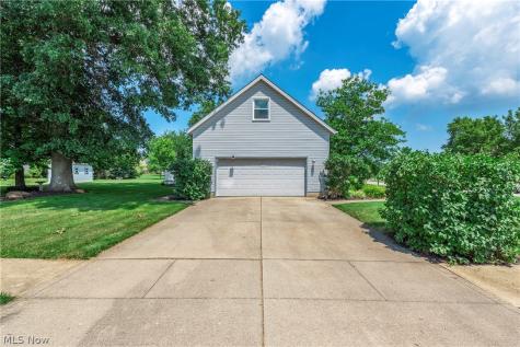 454 Golden Russett Boulevard Amherst OH 44001