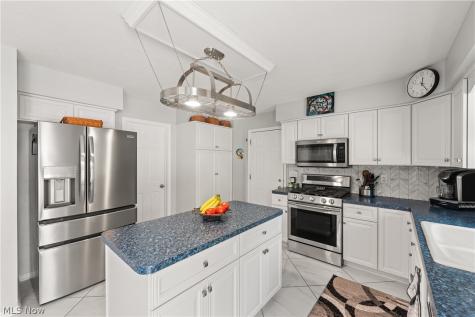 454 Golden Russett Boulevard Amherst OH 44001