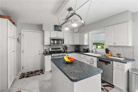 454 Golden Russett Boulevard Amherst OH 44001