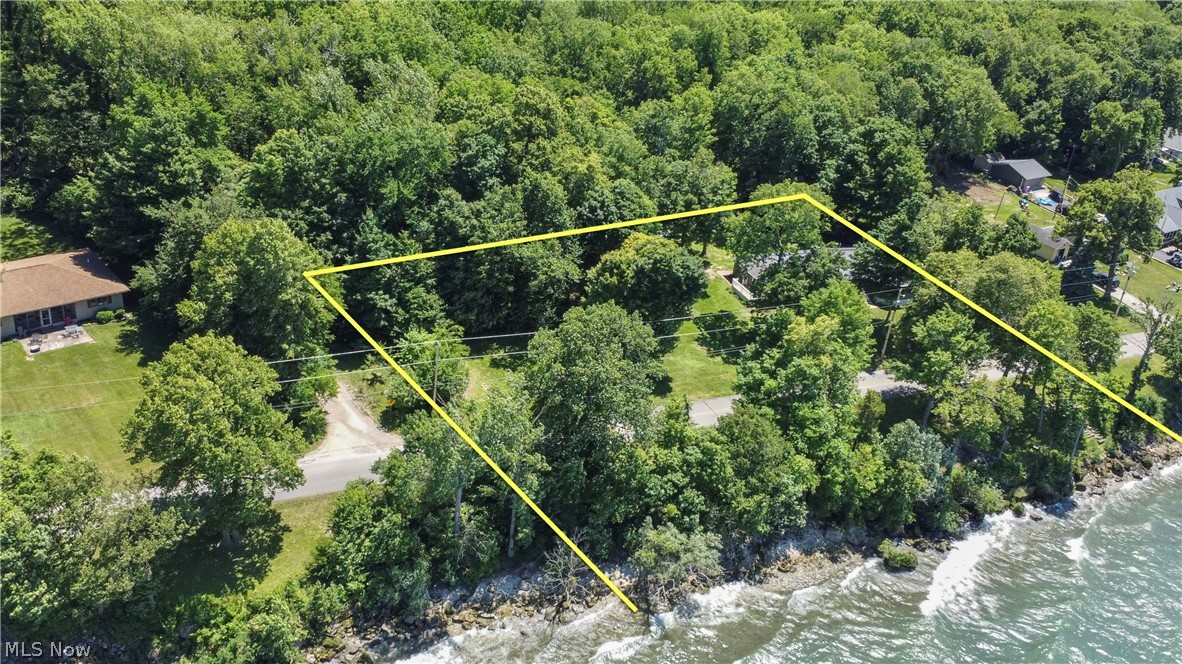 1036 W Lakeshore Drive Kelleys Island OH 43438