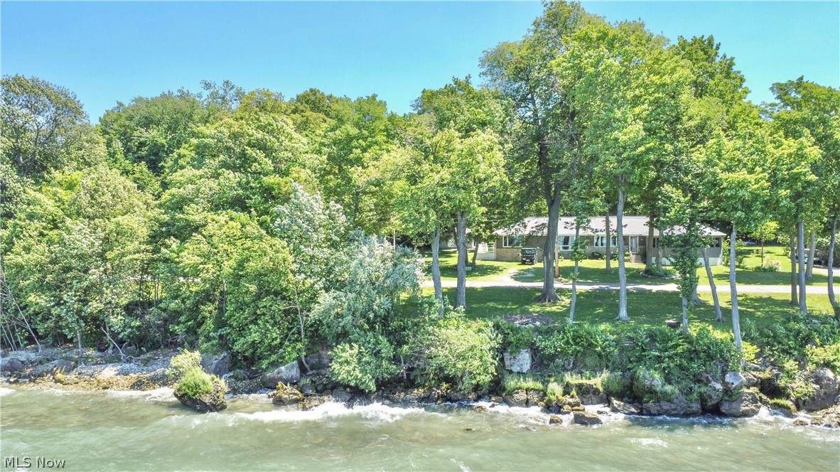 1036 W Lakeshore Drive Kelleys Island OH 43438