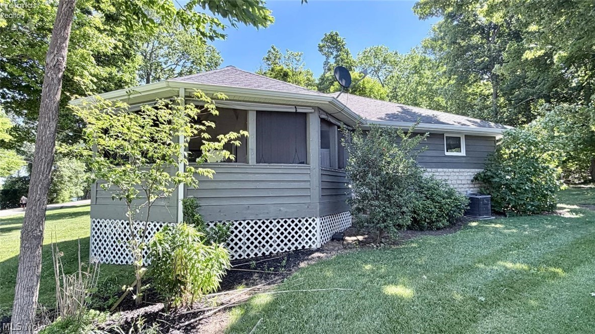 1036 W Lakeshore Drive Kelleys Island OH 43438