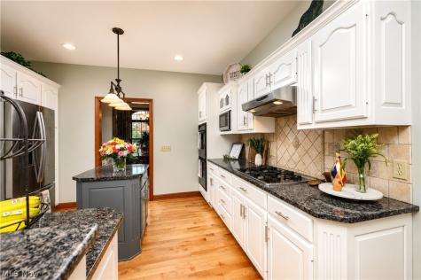923 Mesa Verde Drive Barberton OH 44203