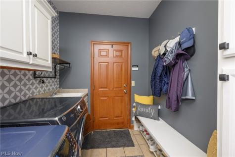 923 Mesa Verde Drive Barberton OH 44203