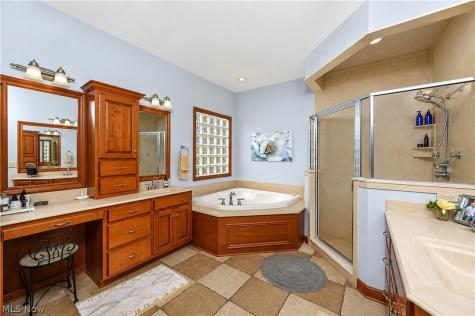 923 Mesa Verde Drive Barberton OH 44203