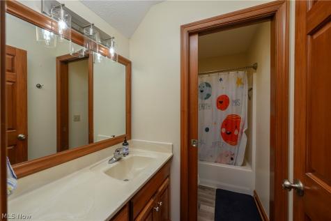 923 Mesa Verde Drive Barberton OH 44203