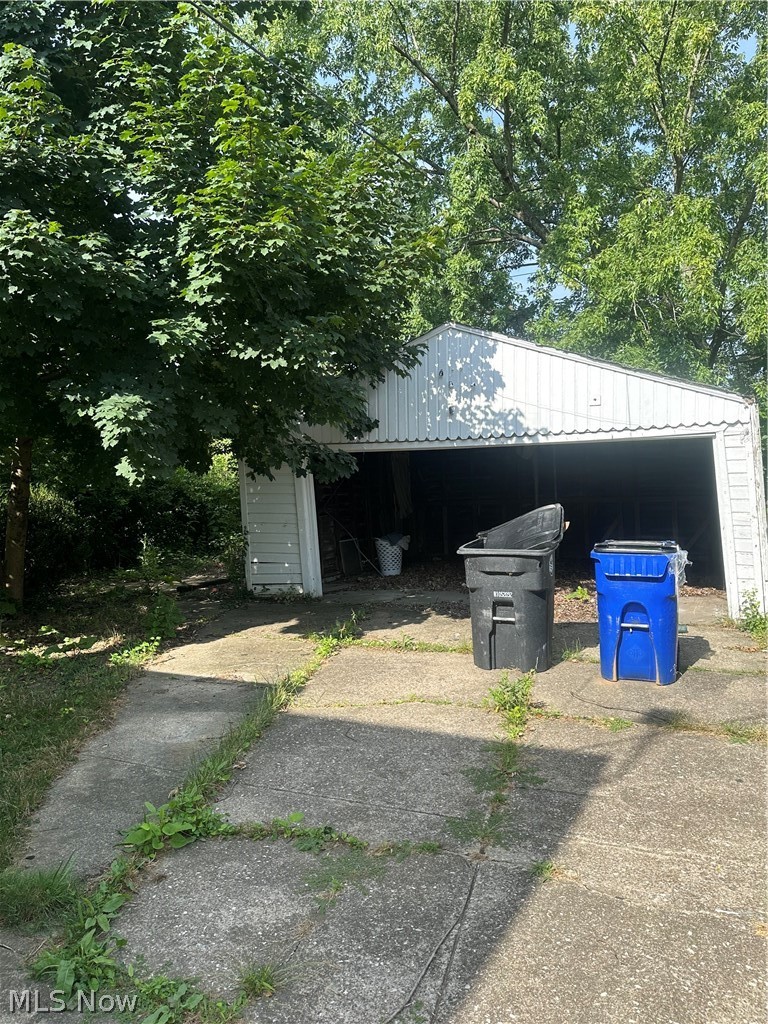 4154 E 153rd Street Cleveland OH 44128