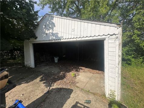 4154 E 153rd Street Cleveland OH 44128