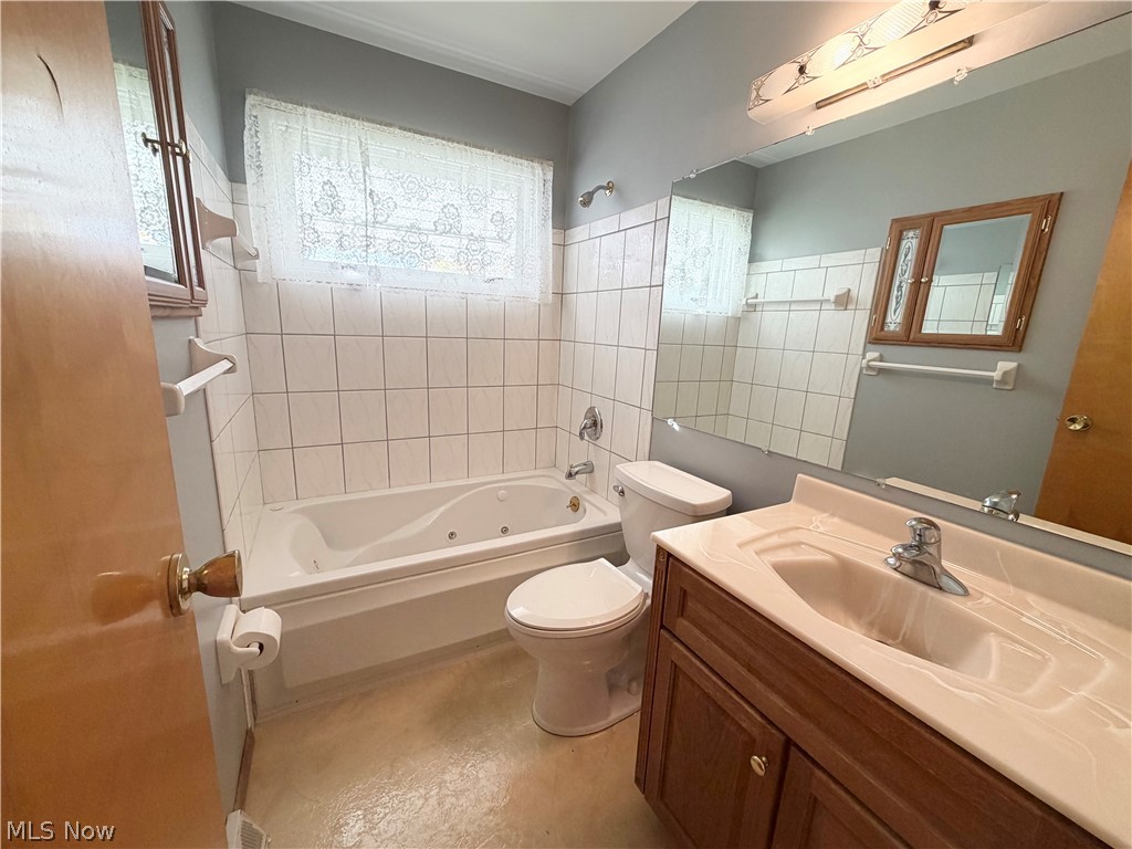 3061 Tod Avenue NW Warren OH 44485