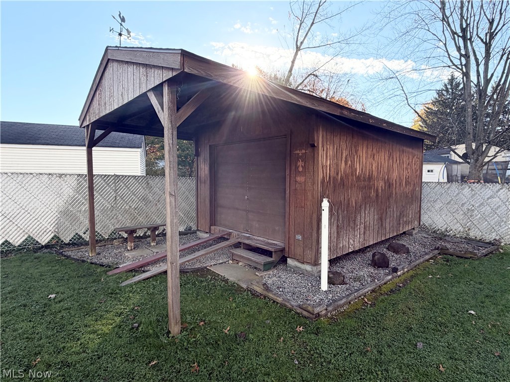 3061 Tod Avenue NW Warren OH 44485