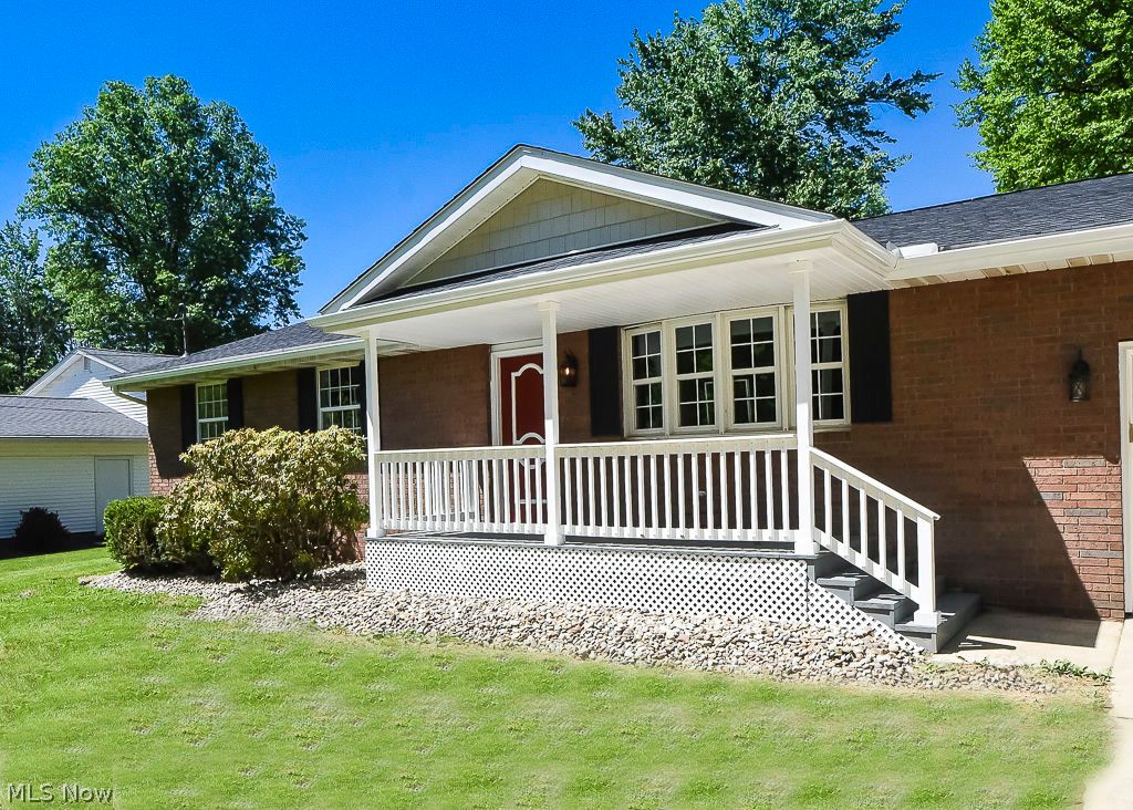 509 Towson Drive NW Champion OH 44483