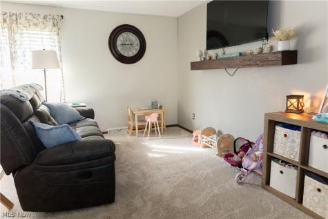 2122 Windham Street NE Canton OH 44721