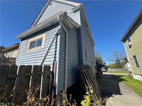 1593 2nd Street Youngstown OH 44509