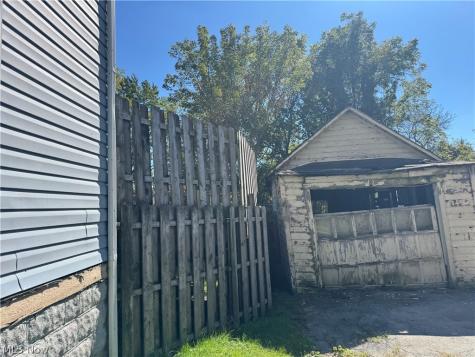 1593 2nd Street Youngstown OH 44509