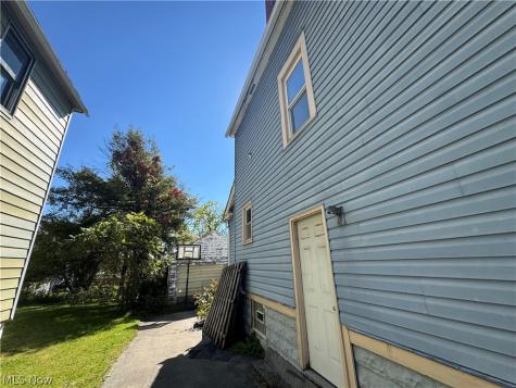 1593 2nd Street Youngstown OH 44509