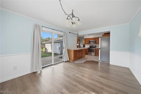 1724 Spring Valley Avenue NW Canton OH 44708