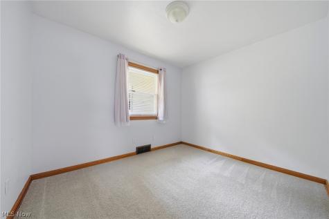 1724 Spring Valley Avenue NW Canton OH 44708