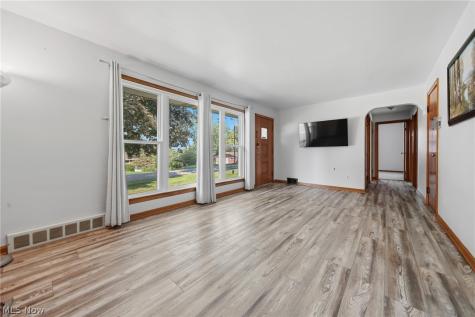 1724 Spring Valley Avenue NW Canton OH 44708