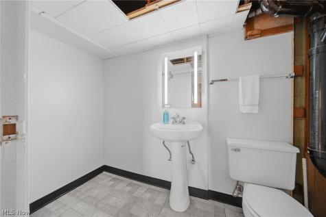 1724 Spring Valley Avenue NW Canton OH 44708