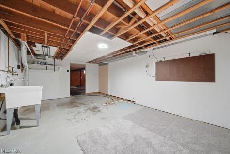 1724 Spring Valley Avenue NW Canton OH 44708
