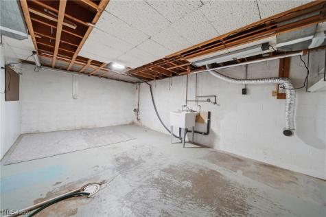 1724 Spring Valley Avenue NW Canton OH 44708