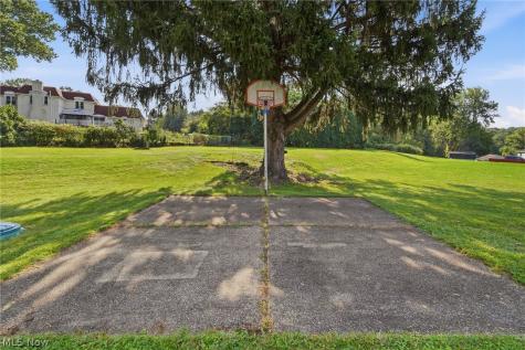 1724 Spring Valley Avenue NW Canton OH 44708