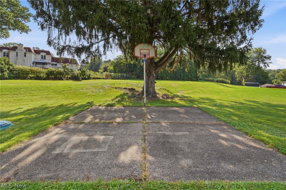 1724 Spring Valley Avenue NW Canton OH 44708