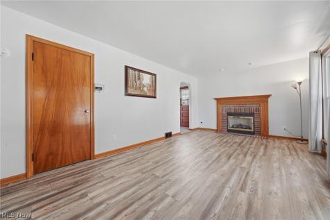 1724 Spring Valley Avenue NW Canton OH 44708