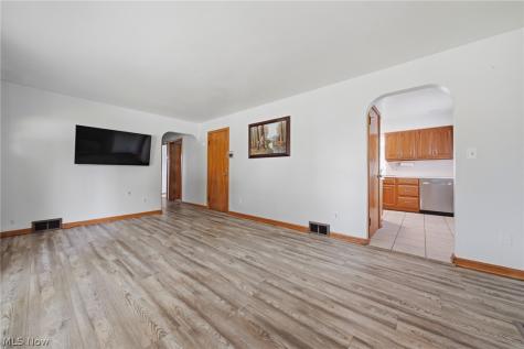 1724 Spring Valley Avenue NW Canton OH 44708