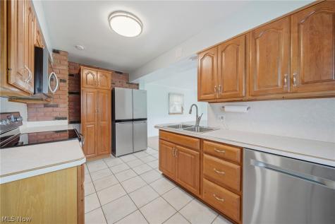 1724 Spring Valley Avenue NW Canton OH 44708