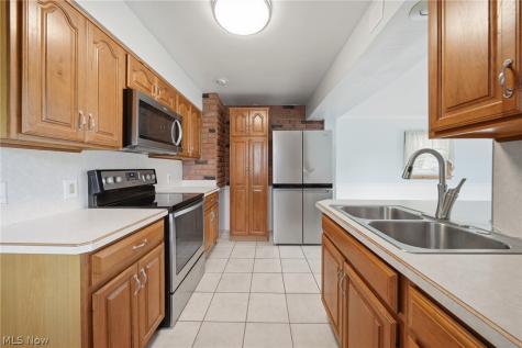 1724 Spring Valley Avenue NW Canton OH 44708
