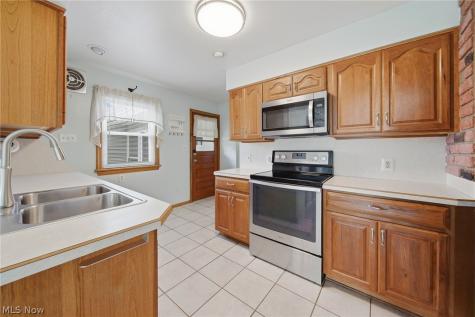 1724 Spring Valley Avenue NW Canton OH 44708