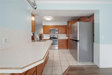 1724 Spring Valley Avenue NW Canton OH 44708