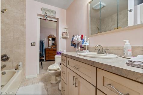3867 Bay Path Drive Akron OH 44319