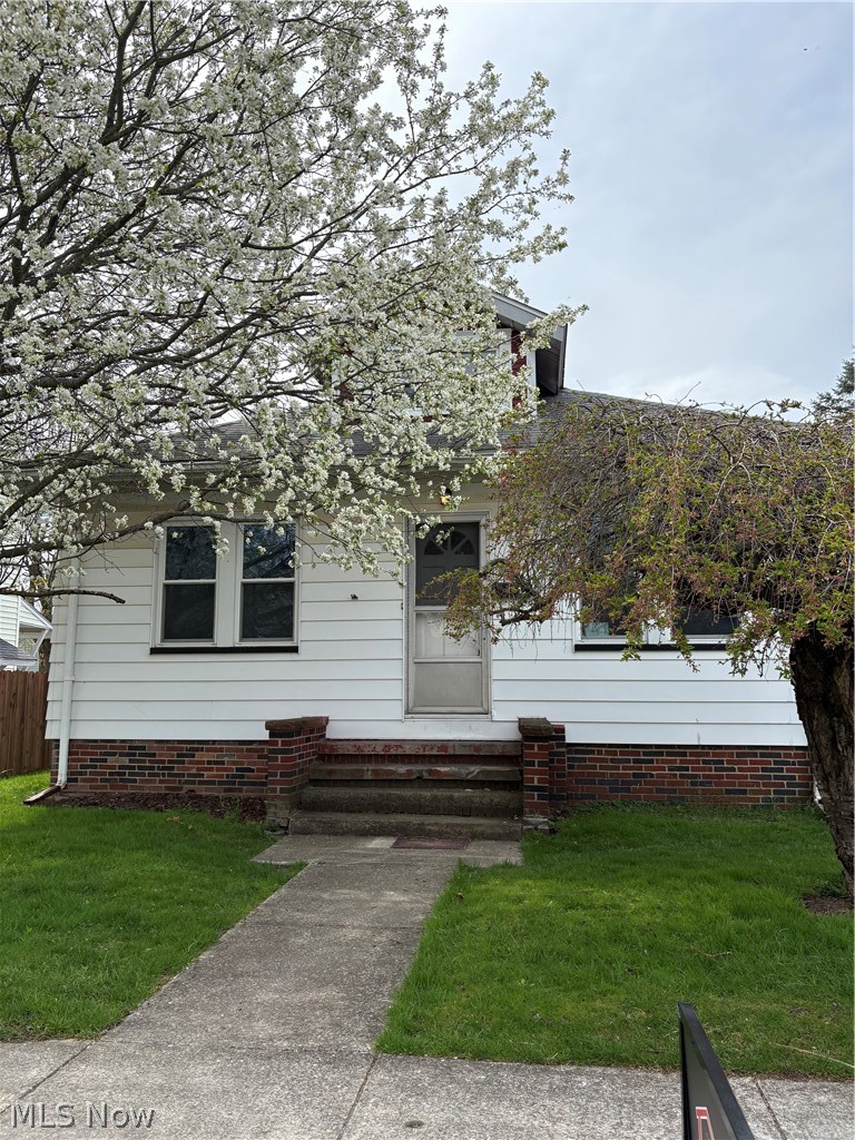 15 Katherine Street Struthers OH 44471