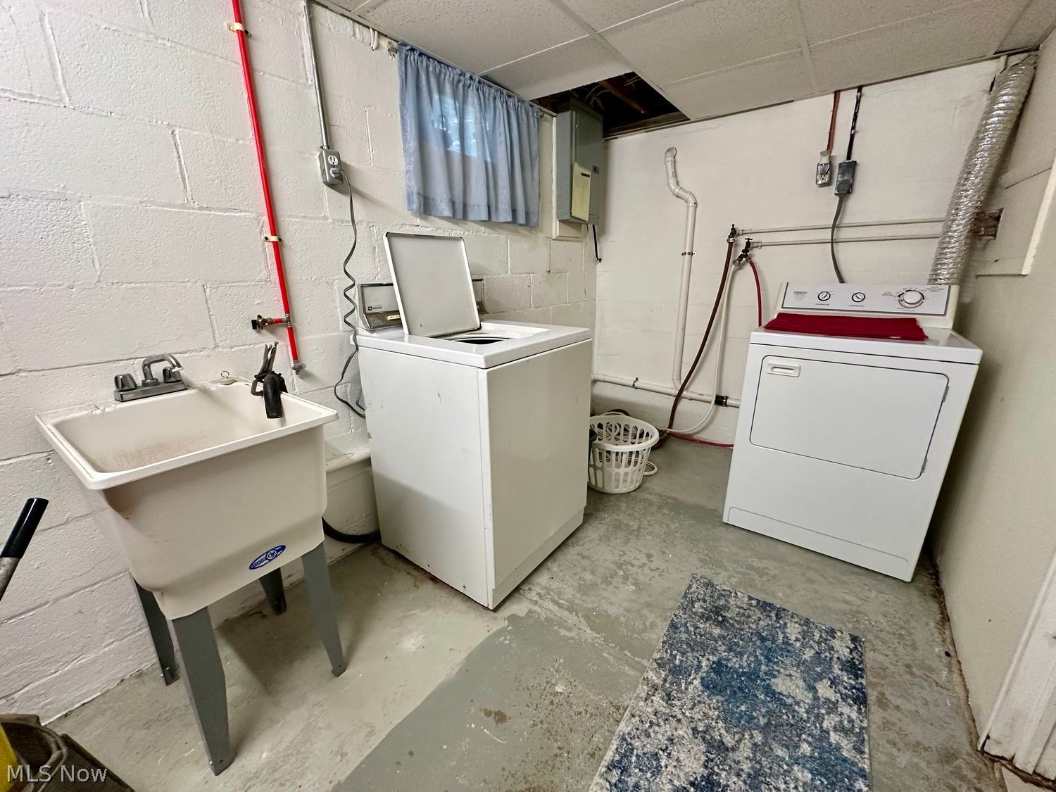 1215 Douglas Avenue Barberton OH 44203
