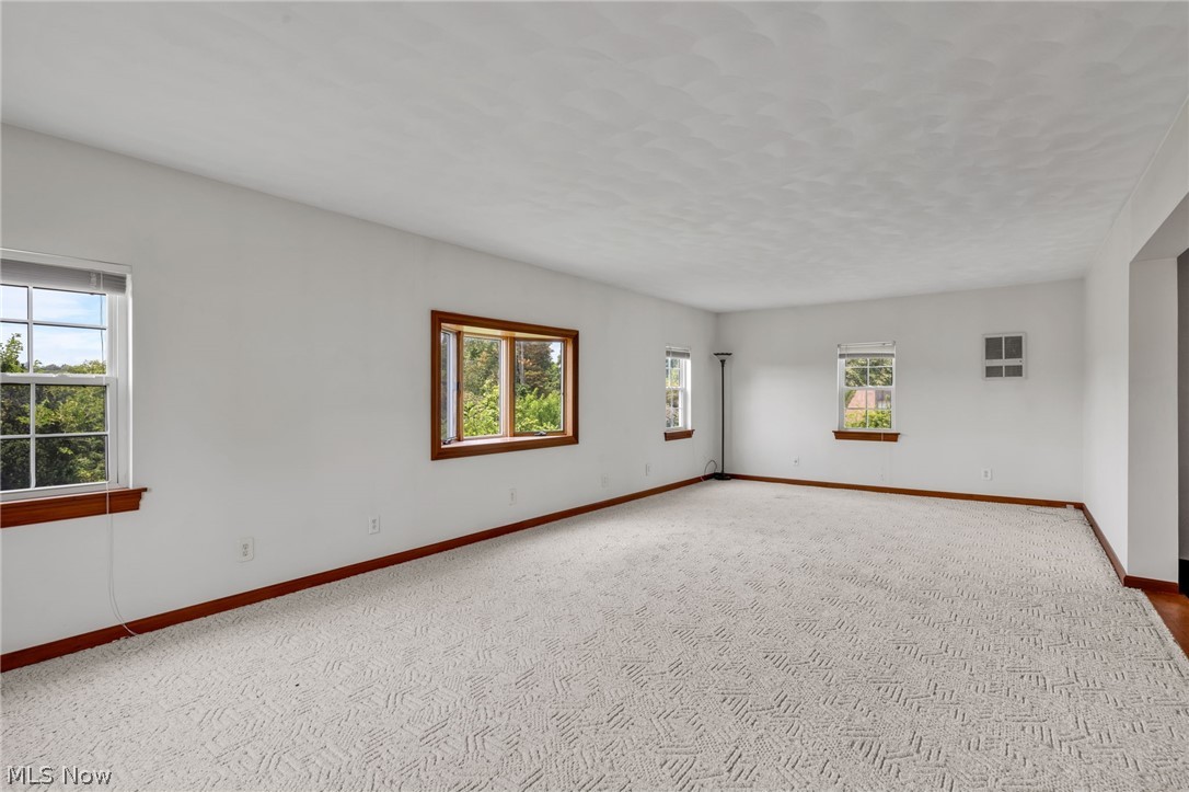 2557 Fernwood Road Wintersville OH 43953