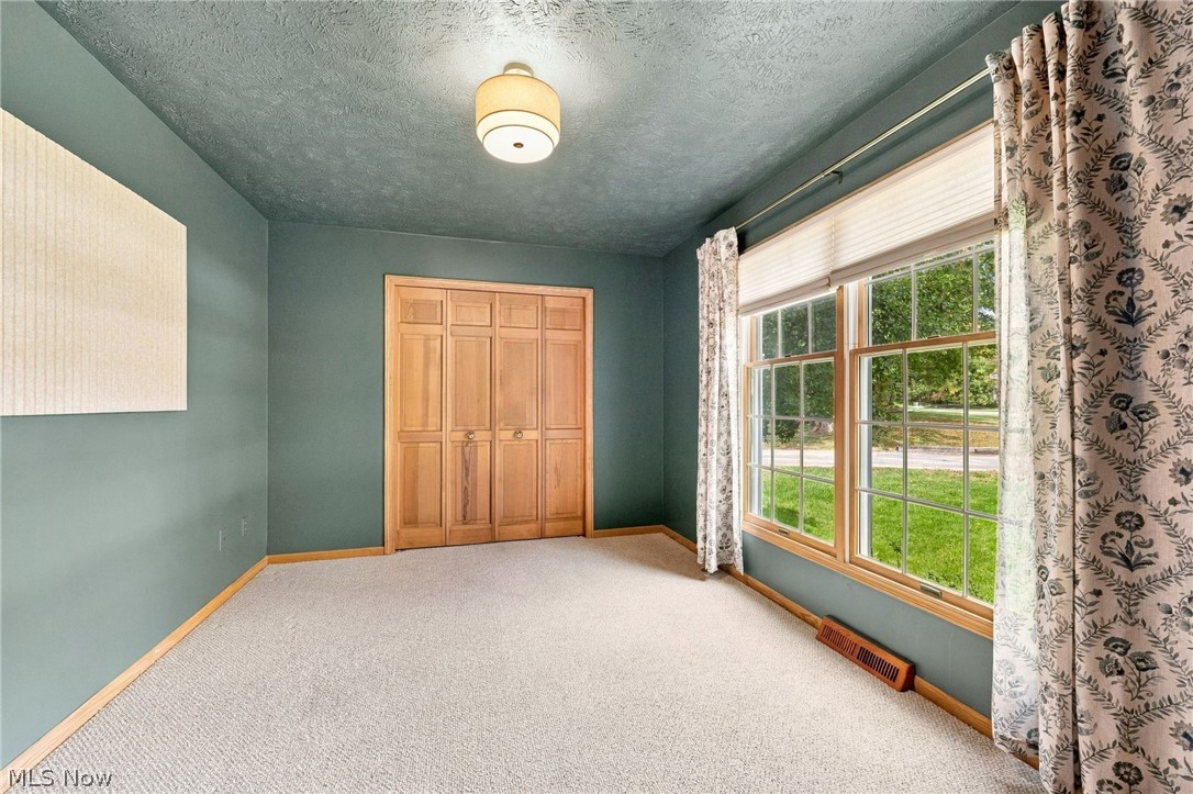 240 Greenview Drive Aurora OH 44202