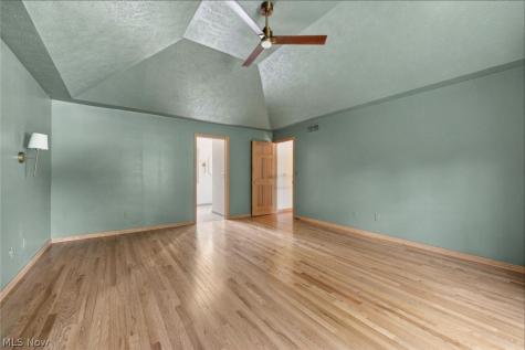 240 Greenview Drive Aurora OH 44202