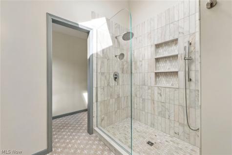 240 Greenview Drive Aurora OH 44202