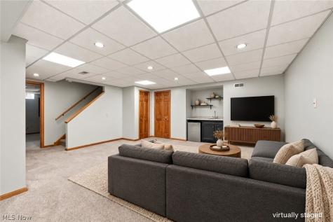 240 Greenview Drive Aurora OH 44202