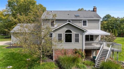 240 Greenview Drive Aurora OH 44202