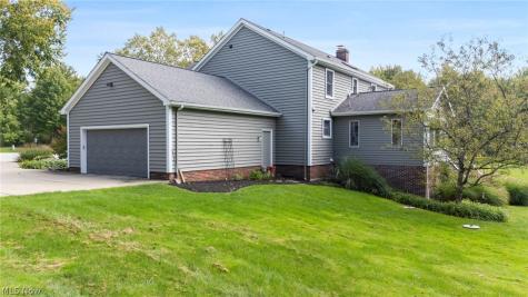 240 Greenview Drive Aurora OH 44202
