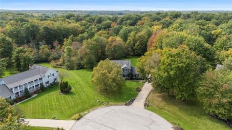 240 Greenview Drive Aurora OH 44202