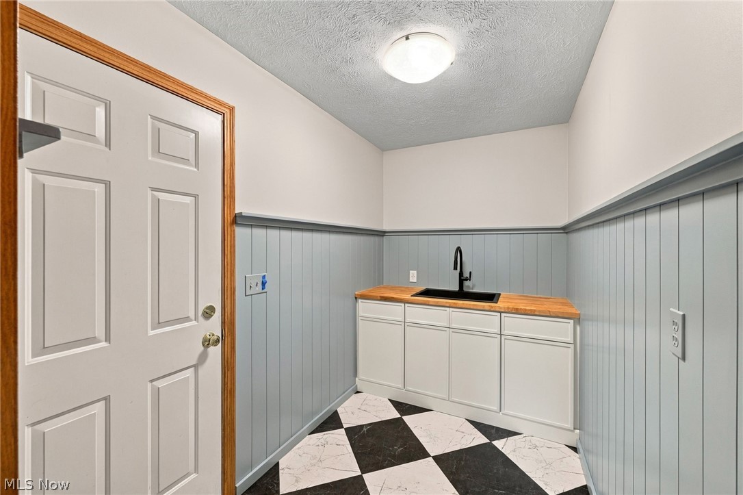 240 Greenview Drive Aurora OH 44202