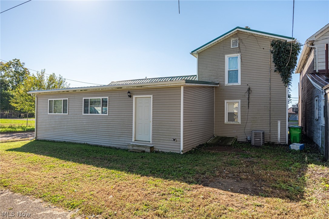 1152 Adams Street Coshocton OH 43812