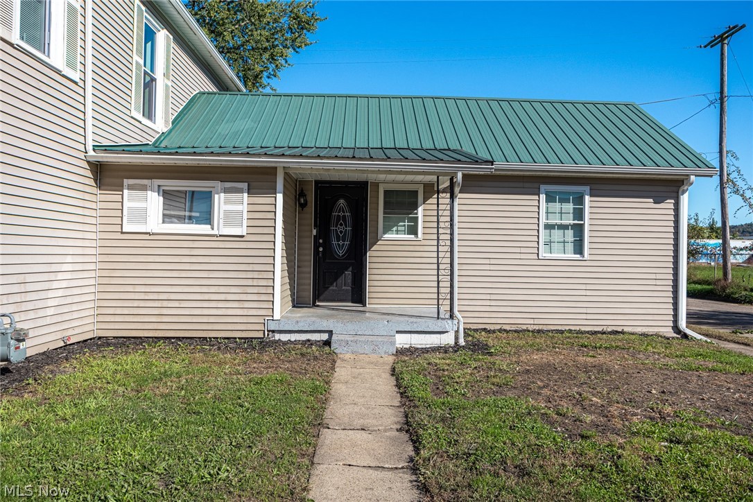 1152 Adams Street Coshocton OH 43812